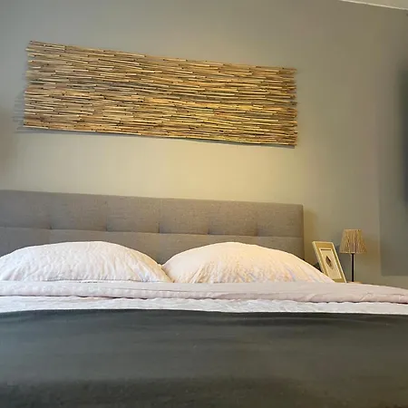 Leif Odenwald Apartment
